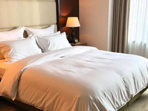 HOTEL WHITE COMFORTER 300GSM